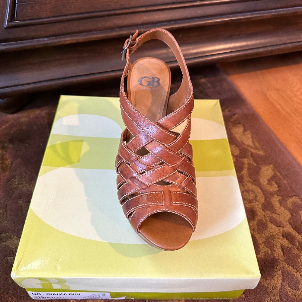 New- Never Worn: Gianni Bini Work It Wedge Sandals